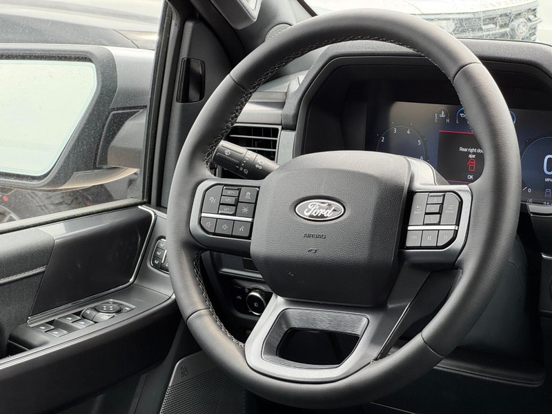 Ford F-150 Vehicle Full-screen Gallery Image 7