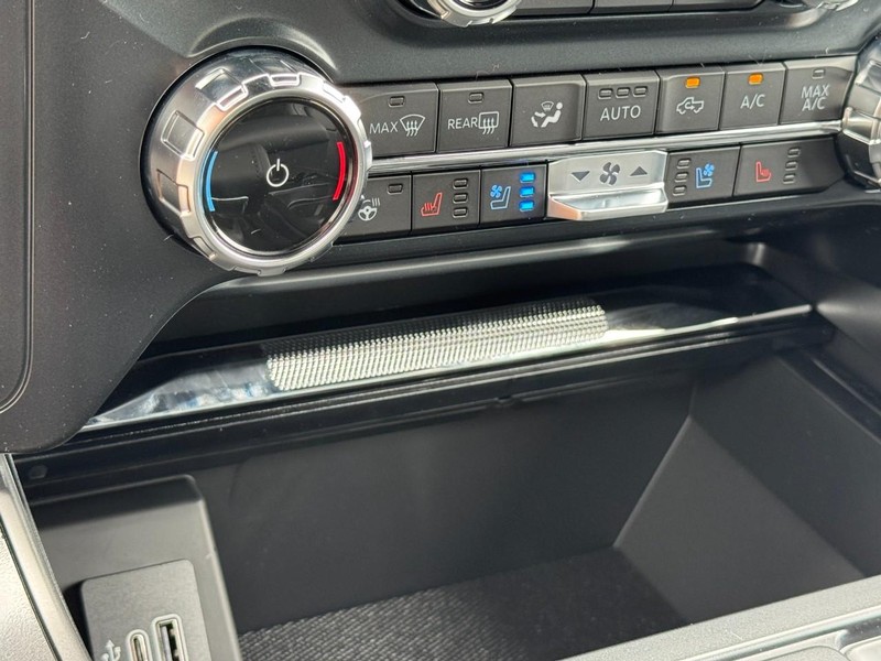 Ford F-150 Vehicle Full-screen Gallery Image 13