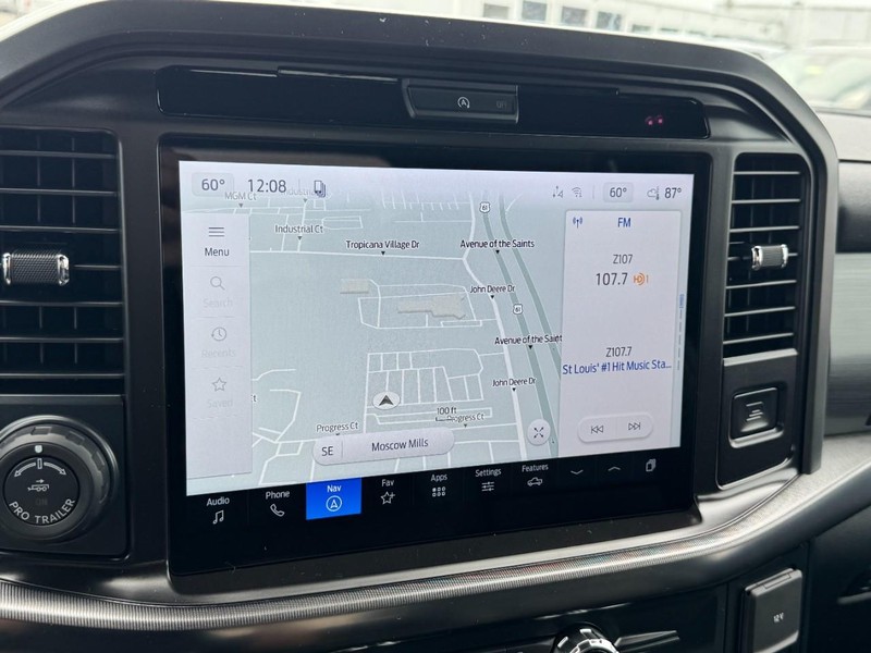 Ford F-150 Vehicle Full-screen Gallery Image 16