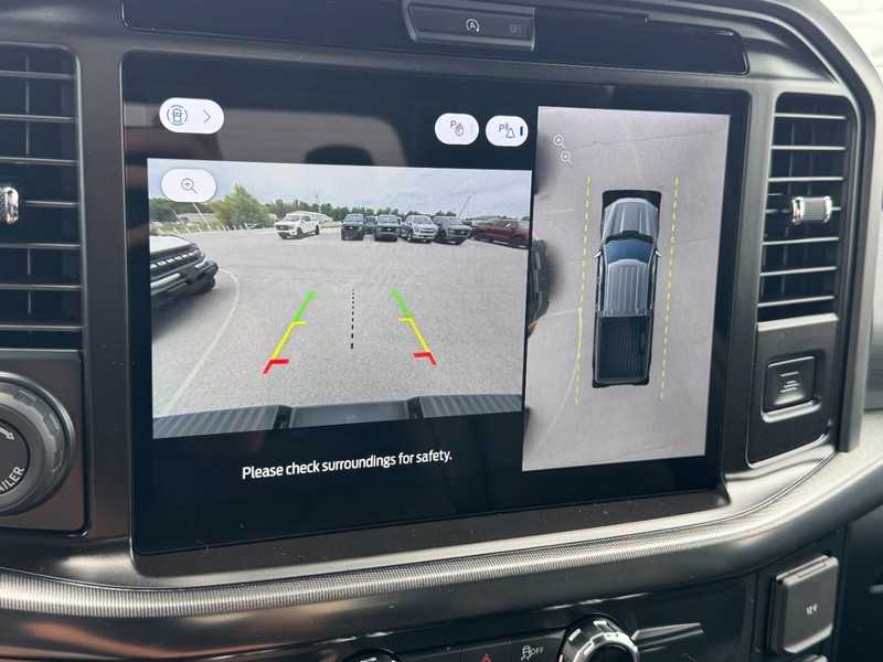 Ford F-150 Vehicle Full-screen Gallery Image 17