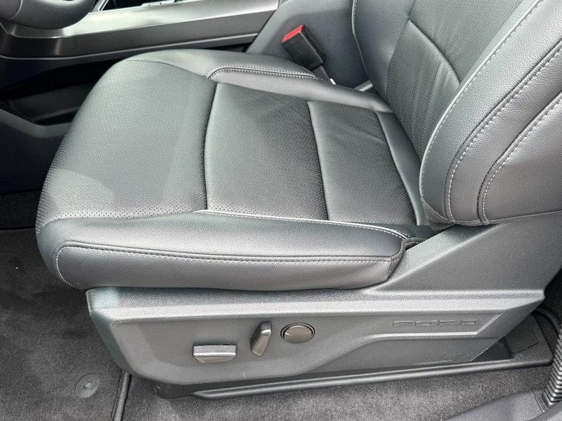 Ford F-150 Vehicle Full-screen Gallery Image 18