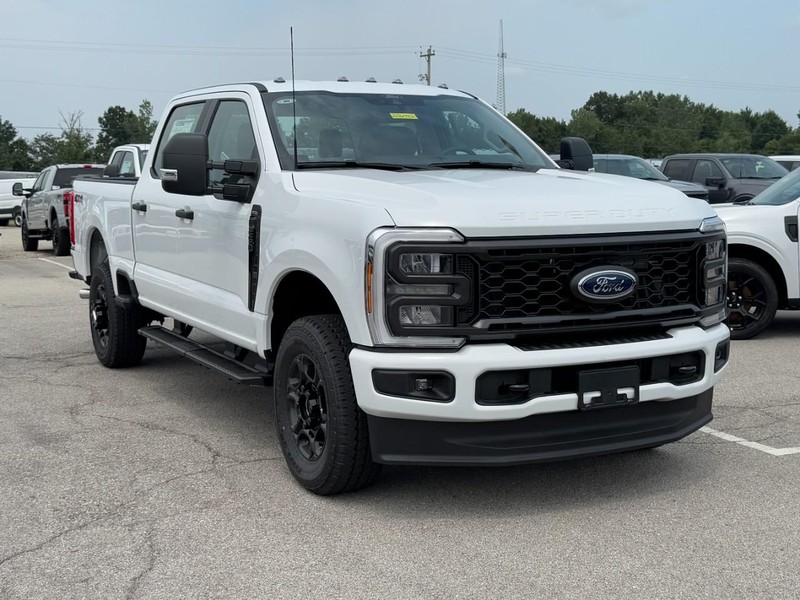 Ford Super Duty F-250 SRW Vehicle Image 02