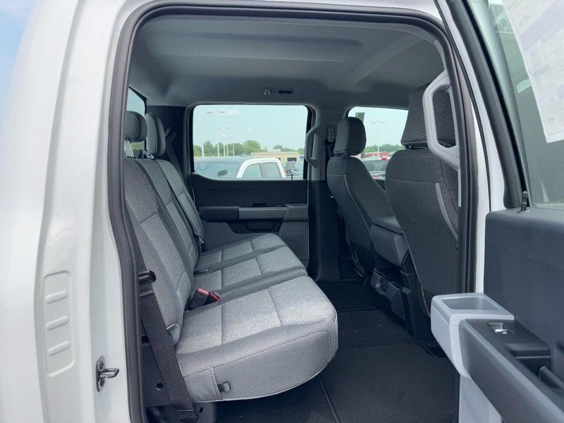 Ford Super Duty F-250 SRW Vehicle Image 05