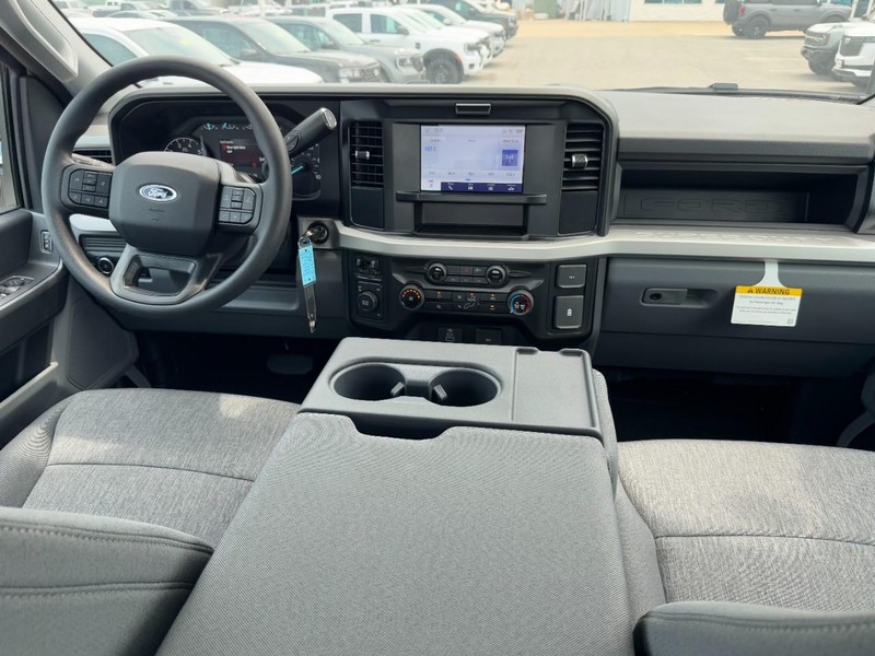 Ford Super Duty F-250 SRW Vehicle Image 06