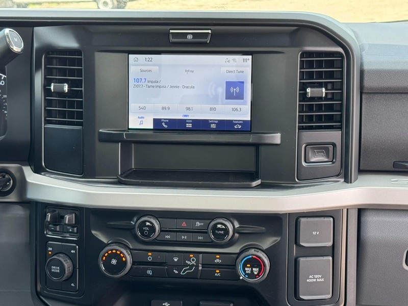Ford Super Duty F-250 SRW Vehicle Full-screen Gallery Image 8