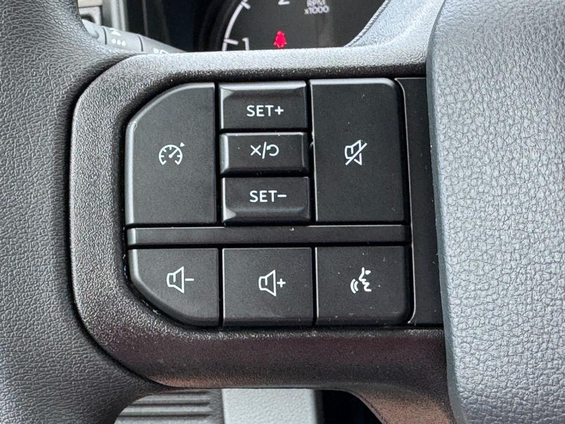 Ford Super Duty F-250 SRW Vehicle Full-screen Gallery Image 10