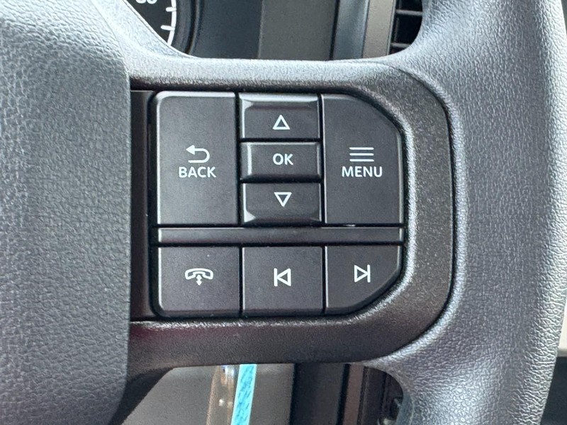 Ford Super Duty F-250 SRW Vehicle Full-screen Gallery Image 11