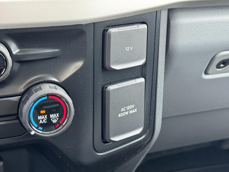Ford Super Duty F-250 SRW Vehicle Full-screen Gallery Image 12