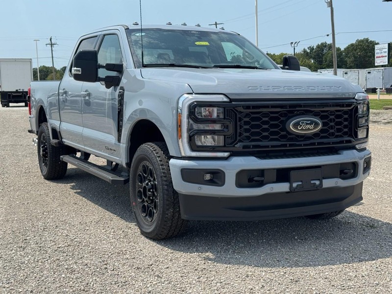 Ford Super Duty F-250 SRW Vehicle Image 02