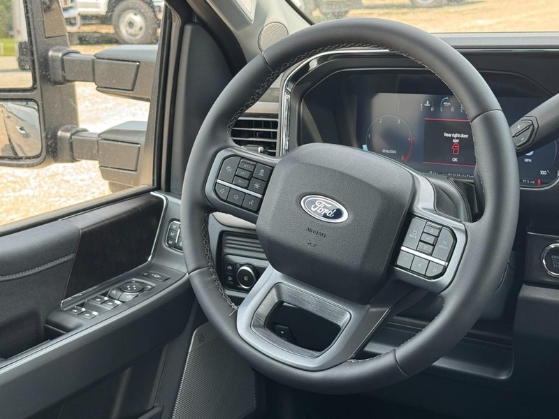Ford Super Duty F-250 SRW Vehicle Image 07