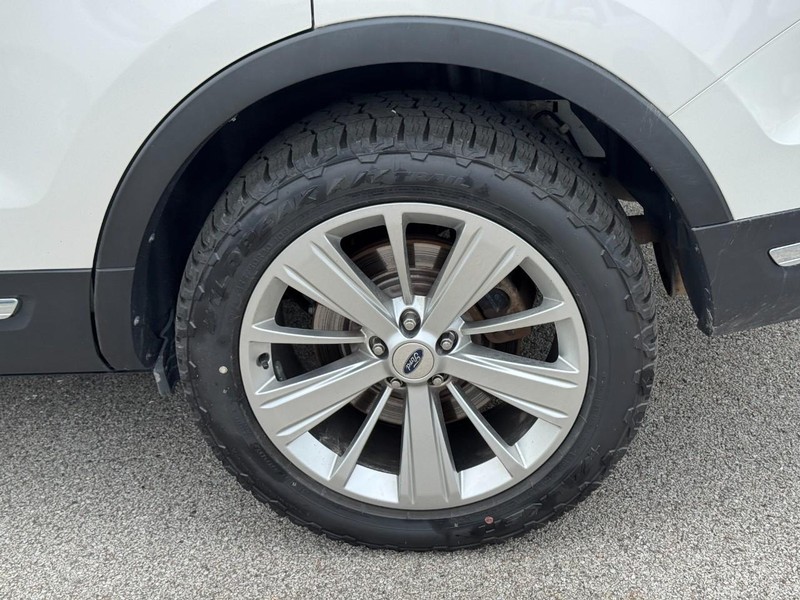 Ford Explorer Vehicle Image 07
