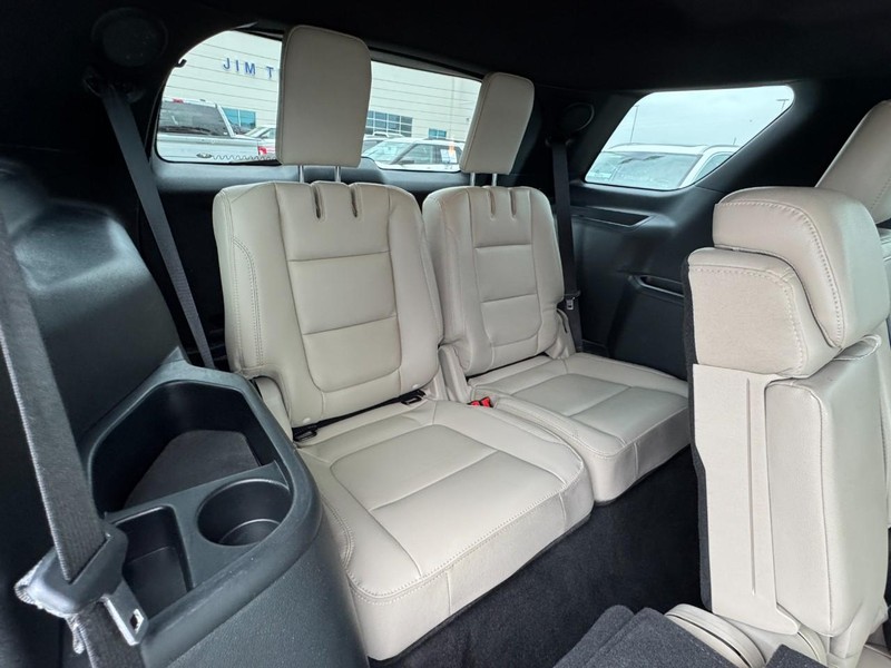 Ford Explorer Vehicle Image 11