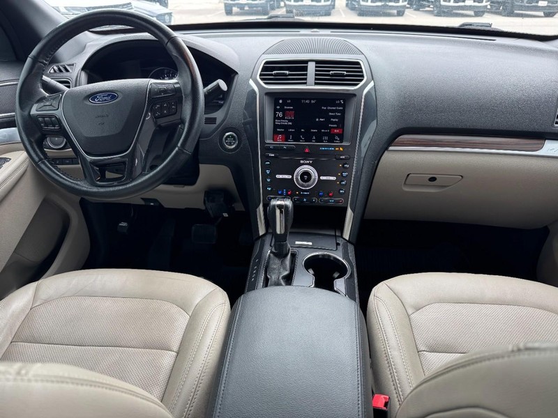 Ford Explorer Vehicle Image 12