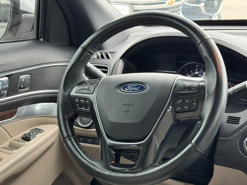 Ford Explorer Vehicle Image 13