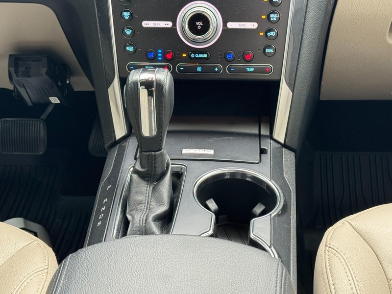 Ford Explorer Vehicle Image 15