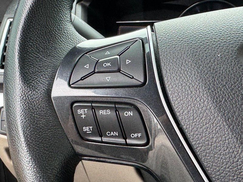 Ford Explorer Vehicle Image 18