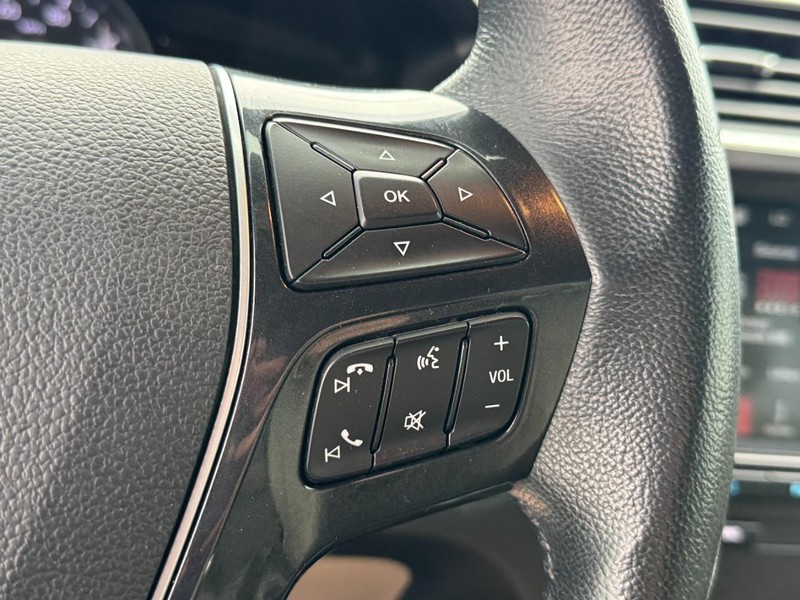Ford Explorer Vehicle Image 19