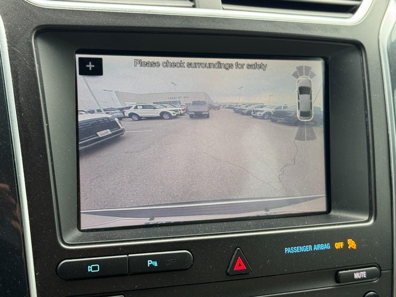 Ford Explorer Vehicle Image 23