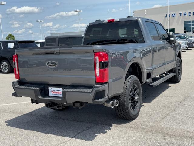 Ford Super Duty F-250 SRW Vehicle Full-screen Gallery Image 3