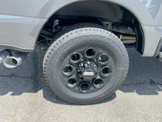 Ford Super Duty F-250 SRW Vehicle Full-screen Gallery Image 4