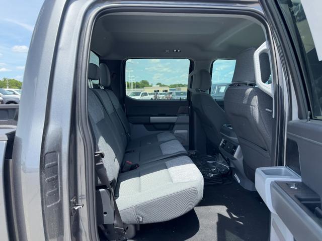 Ford Super Duty F-250 SRW Vehicle Full-screen Gallery Image 5