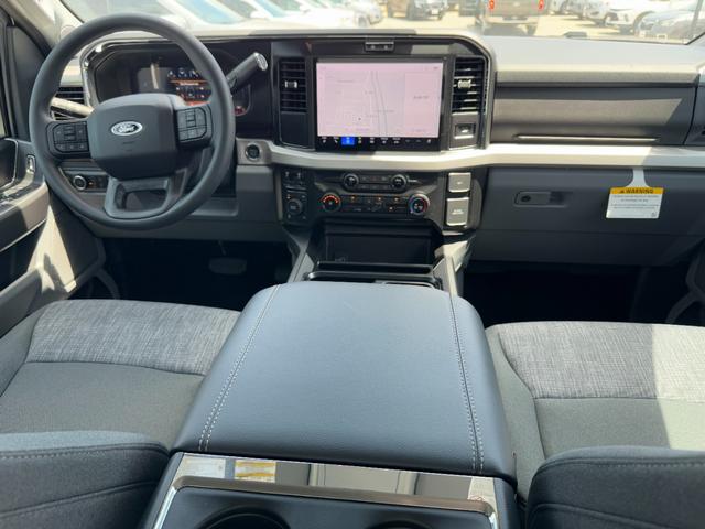 Ford Super Duty F-250 SRW Vehicle Full-screen Gallery Image 6