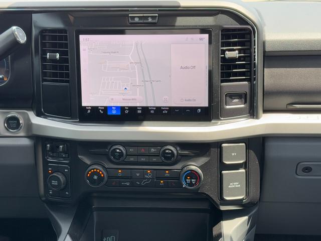 Ford Super Duty F-250 SRW Vehicle Full-screen Gallery Image 8