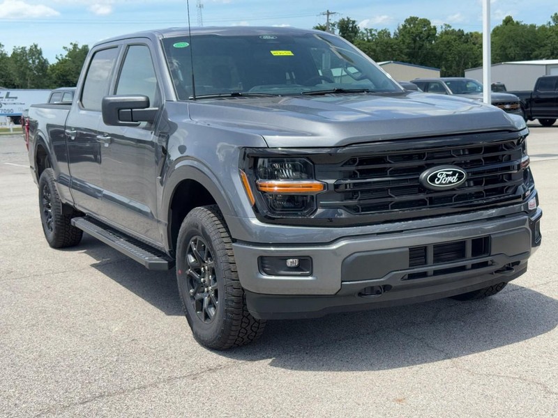 Ford F-150 Vehicle Full-screen Gallery Image 2
