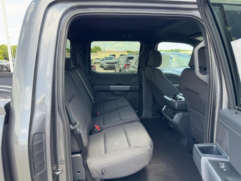 Ford F-150 Vehicle Full-screen Gallery Image 5