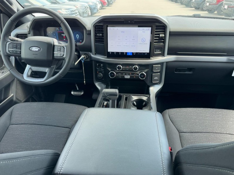 Ford F-150 Vehicle Full-screen Gallery Image 6