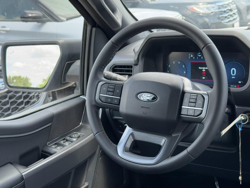 Ford F-150 Vehicle Full-screen Gallery Image 7