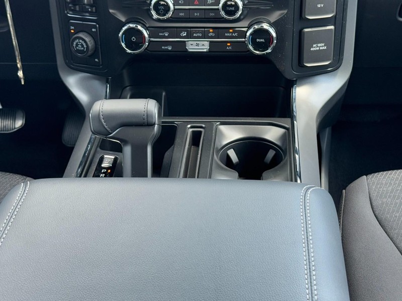 Ford F-150 Vehicle Full-screen Gallery Image 9