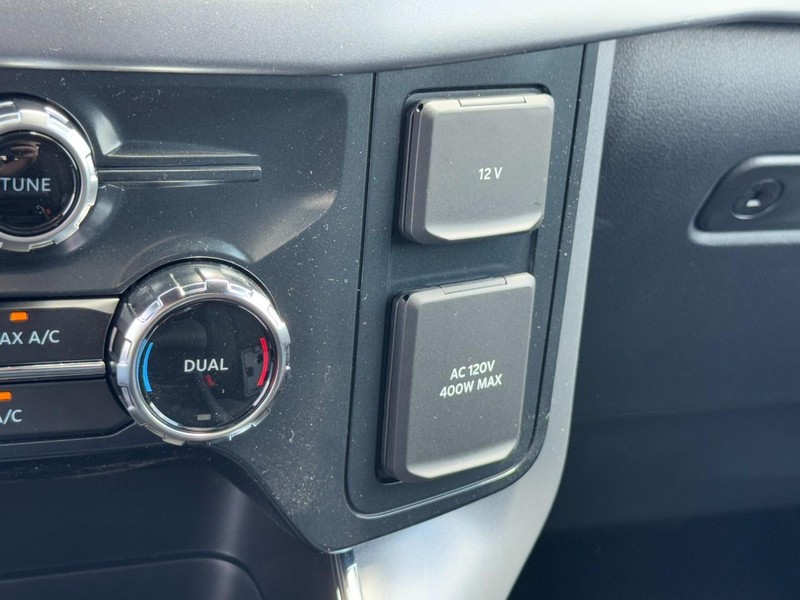 Ford F-150 Vehicle Full-screen Gallery Image 12