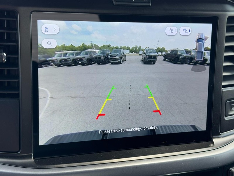 Ford F-150 Vehicle Full-screen Gallery Image 13