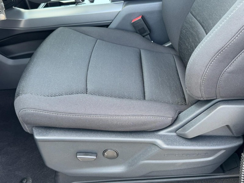 Ford F-150 Vehicle Full-screen Gallery Image 14