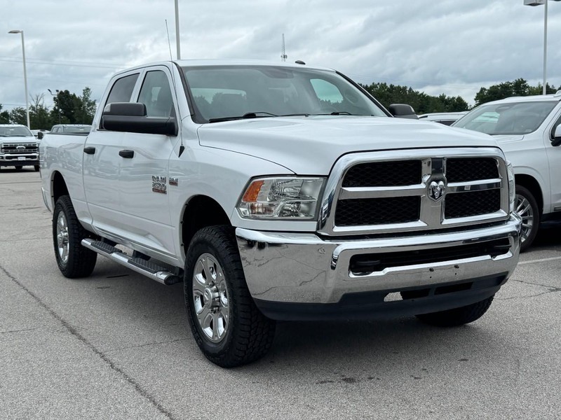 Ram 2500 Vehicle Full-screen Gallery Image 2