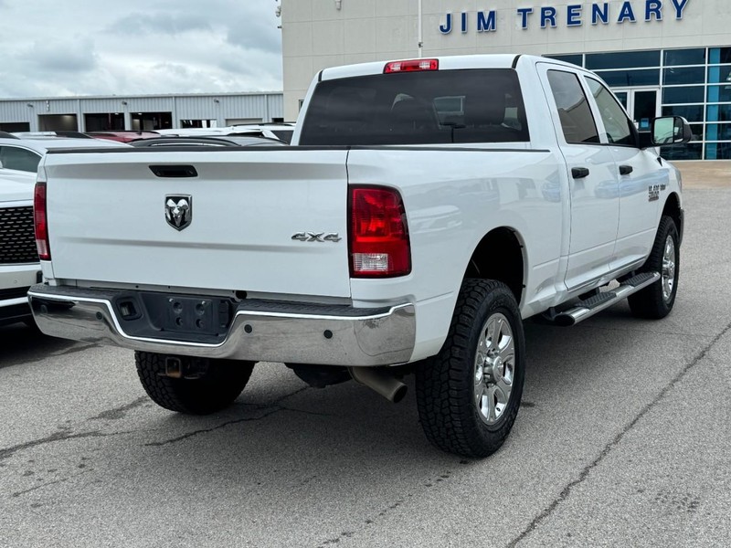 Ram 2500 Vehicle Full-screen Gallery Image 3