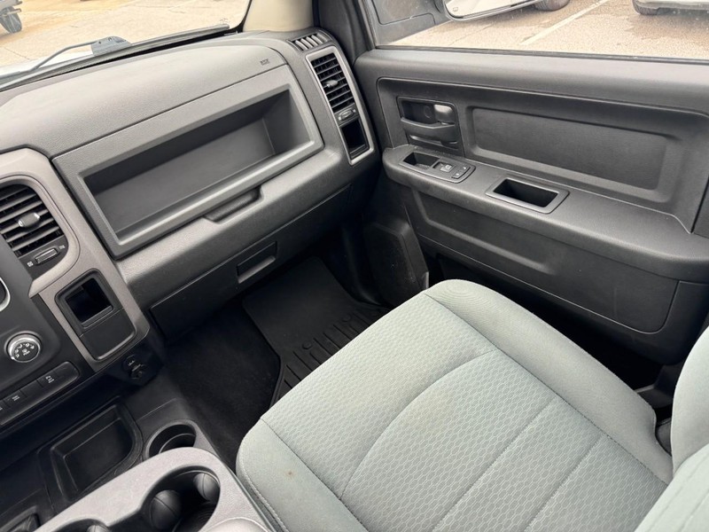 Ram 2500 Vehicle Full-screen Gallery Image 15