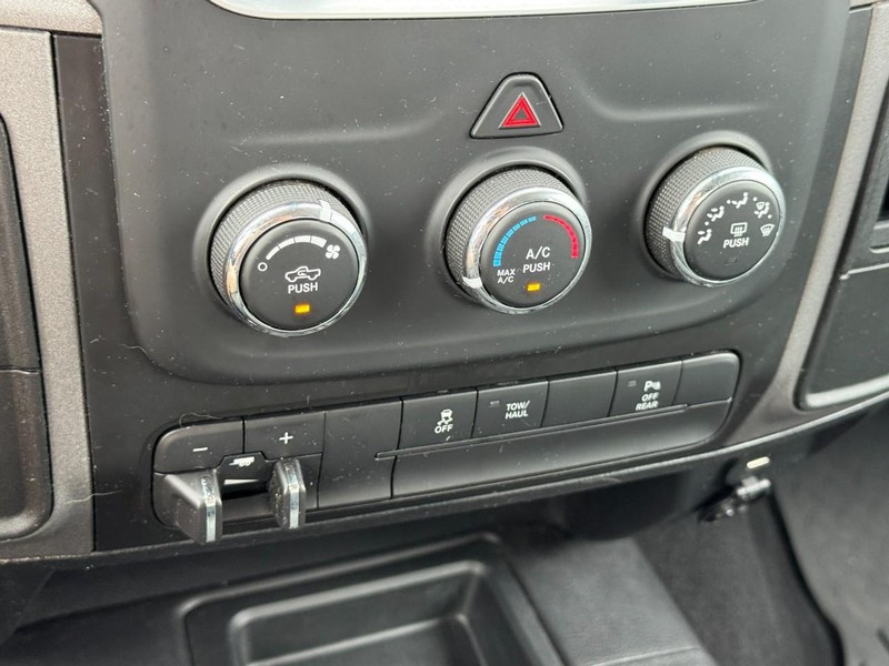 Ram 2500 Vehicle Full-screen Gallery Image 19