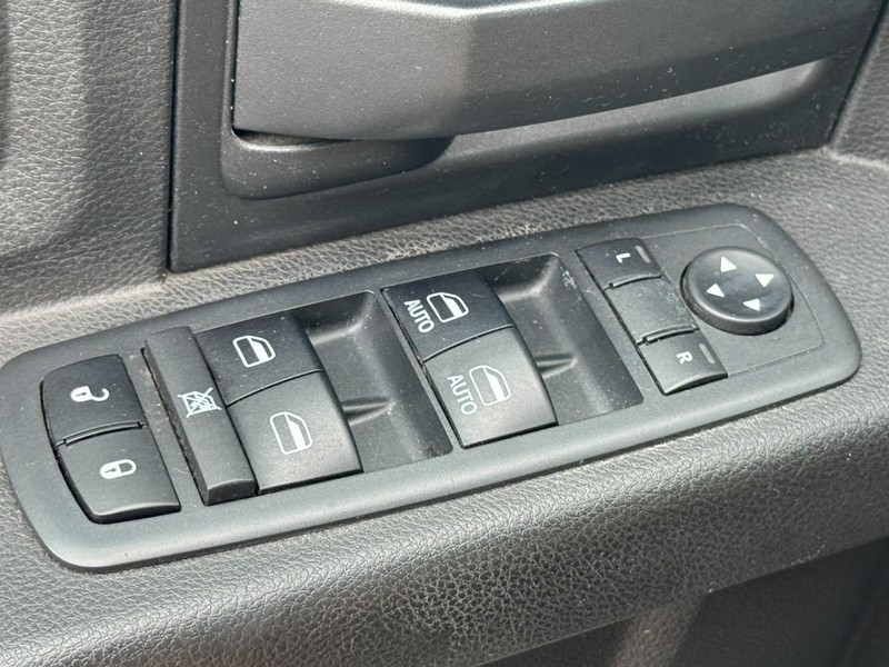 Ram 2500 Vehicle Full-screen Gallery Image 21