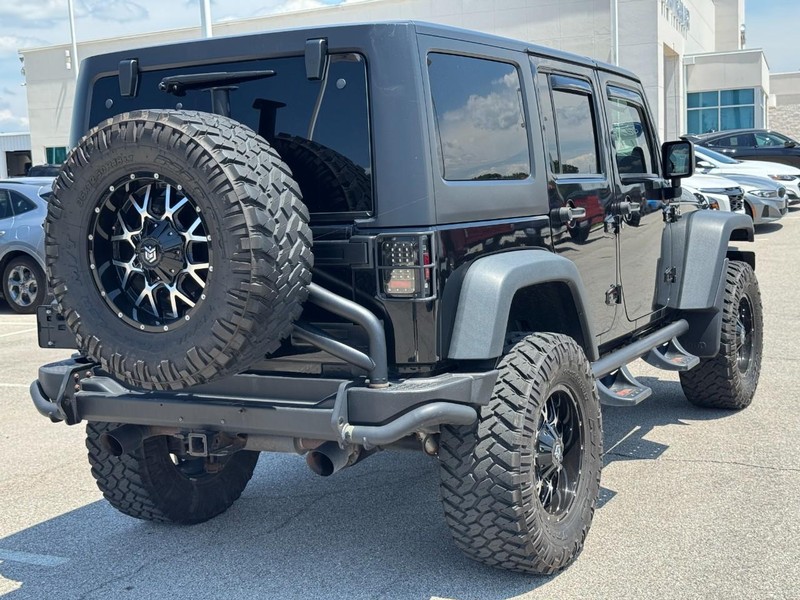 Jeep Wrangler Unlimited Vehicle Full-screen Gallery Image 3