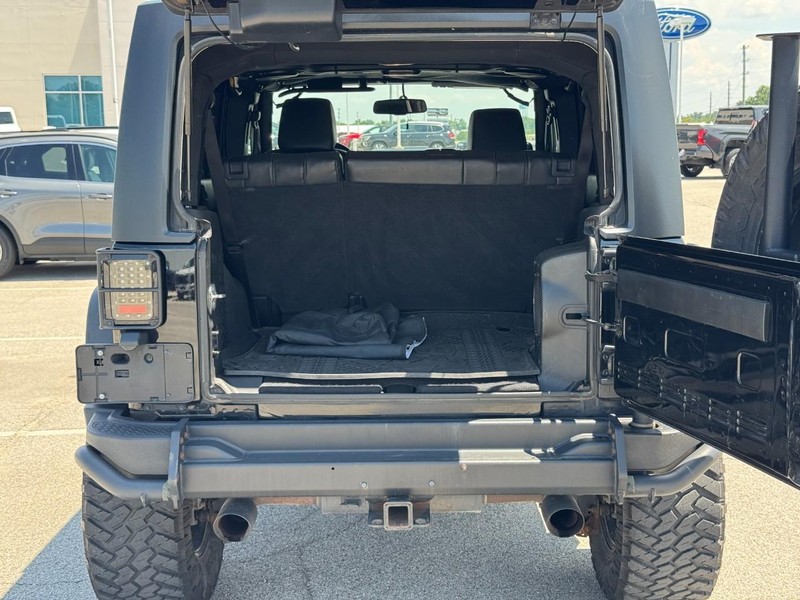 Jeep Wrangler Unlimited Vehicle Full-screen Gallery Image 5