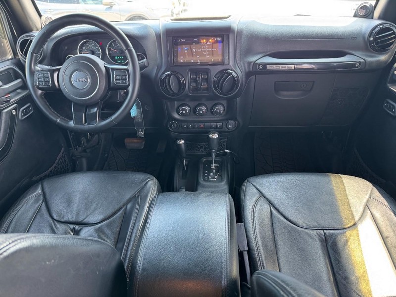 Jeep Wrangler Unlimited Vehicle Full-screen Gallery Image 11