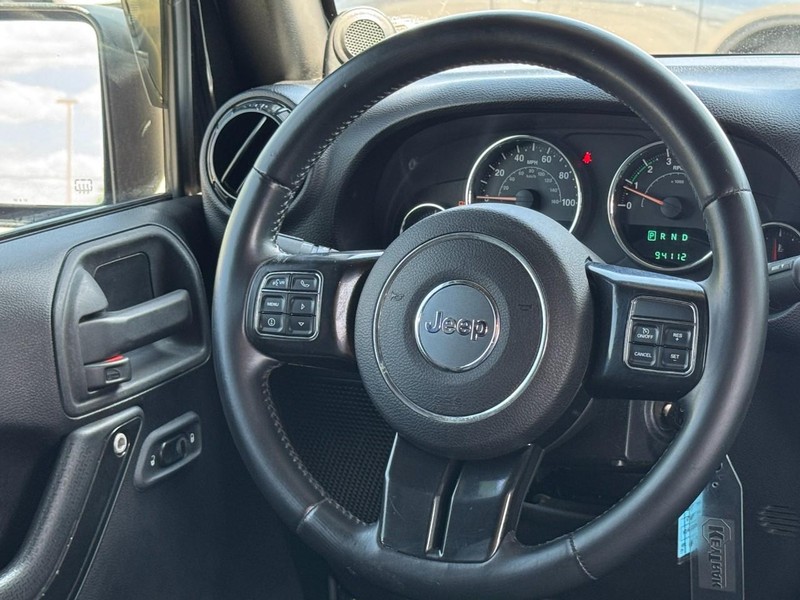 Jeep Wrangler Unlimited Vehicle Full-screen Gallery Image 12