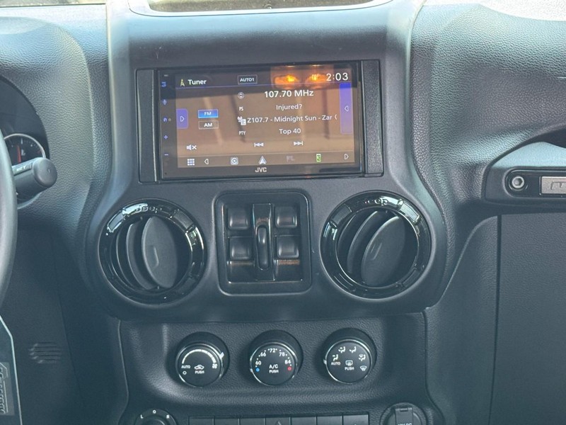 Jeep Wrangler Unlimited Vehicle Full-screen Gallery Image 13