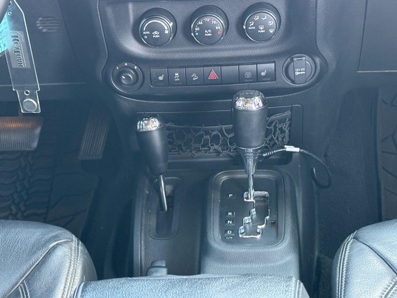 Jeep Wrangler Unlimited Vehicle Full-screen Gallery Image 14