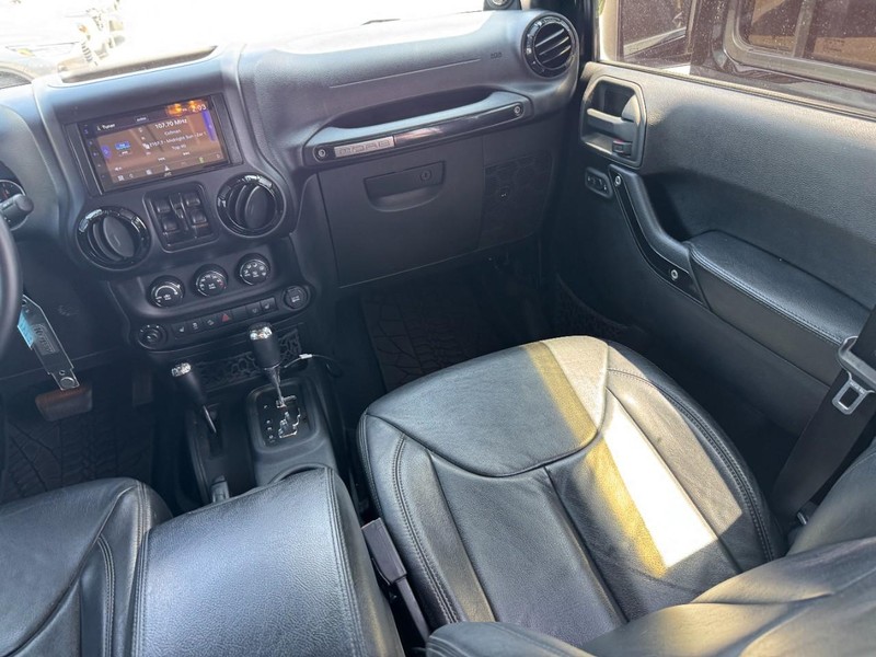 Jeep Wrangler Unlimited Vehicle Full-screen Gallery Image 15