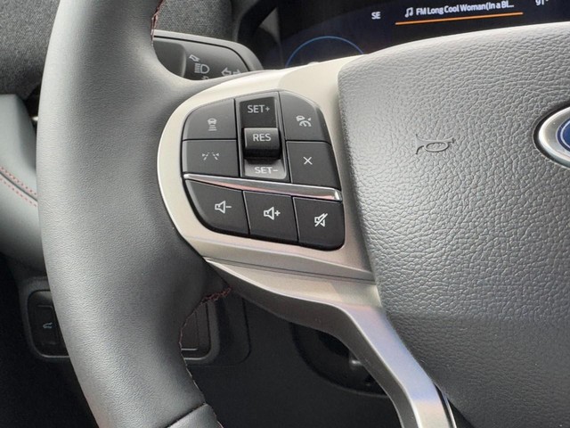 Ford Explorer Vehicle Image 11