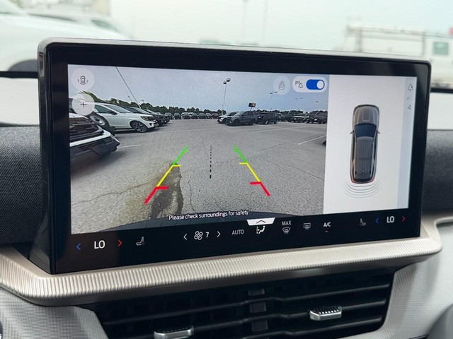 Ford Explorer Vehicle Image 16