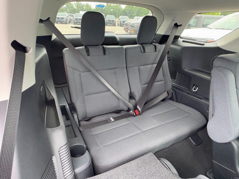Ford Explorer Vehicle Full-screen Gallery Image 6